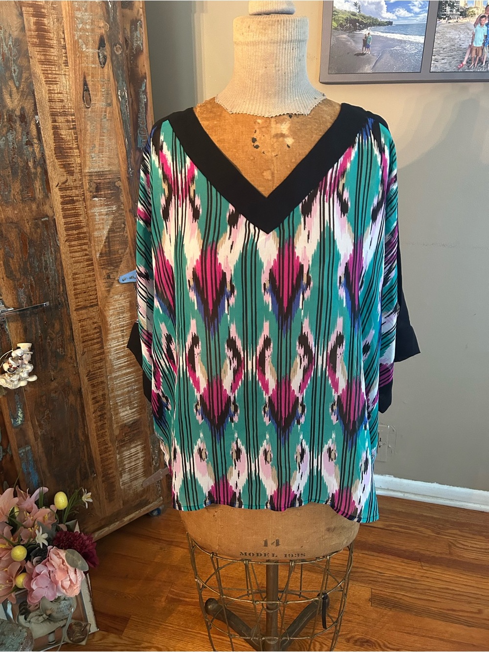 Dana Buchman Teal, Magenta & Black V-Neck Printed Tunic | Large